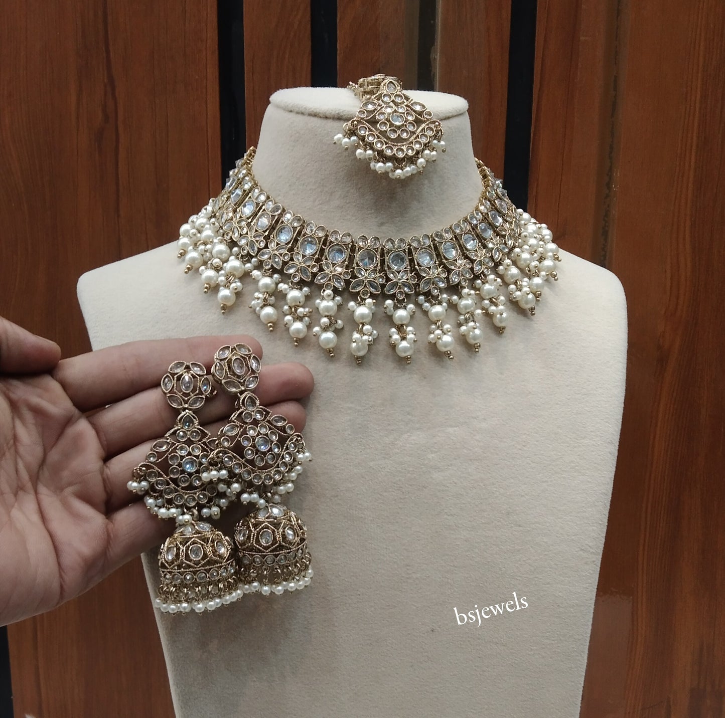 Antique White Necklace Harper sets