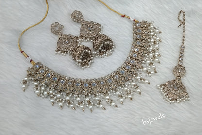 Antique White Necklace Harper sets
