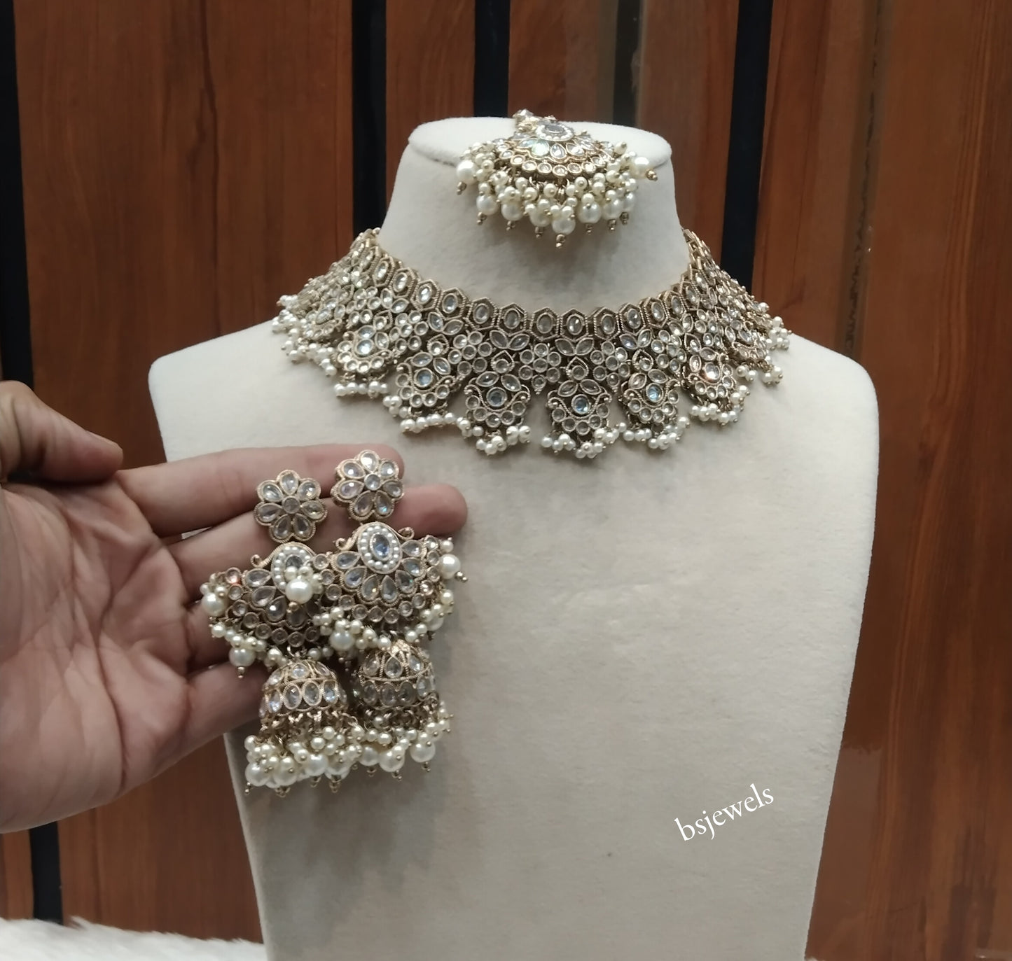 Antique White Necklace Harper sets