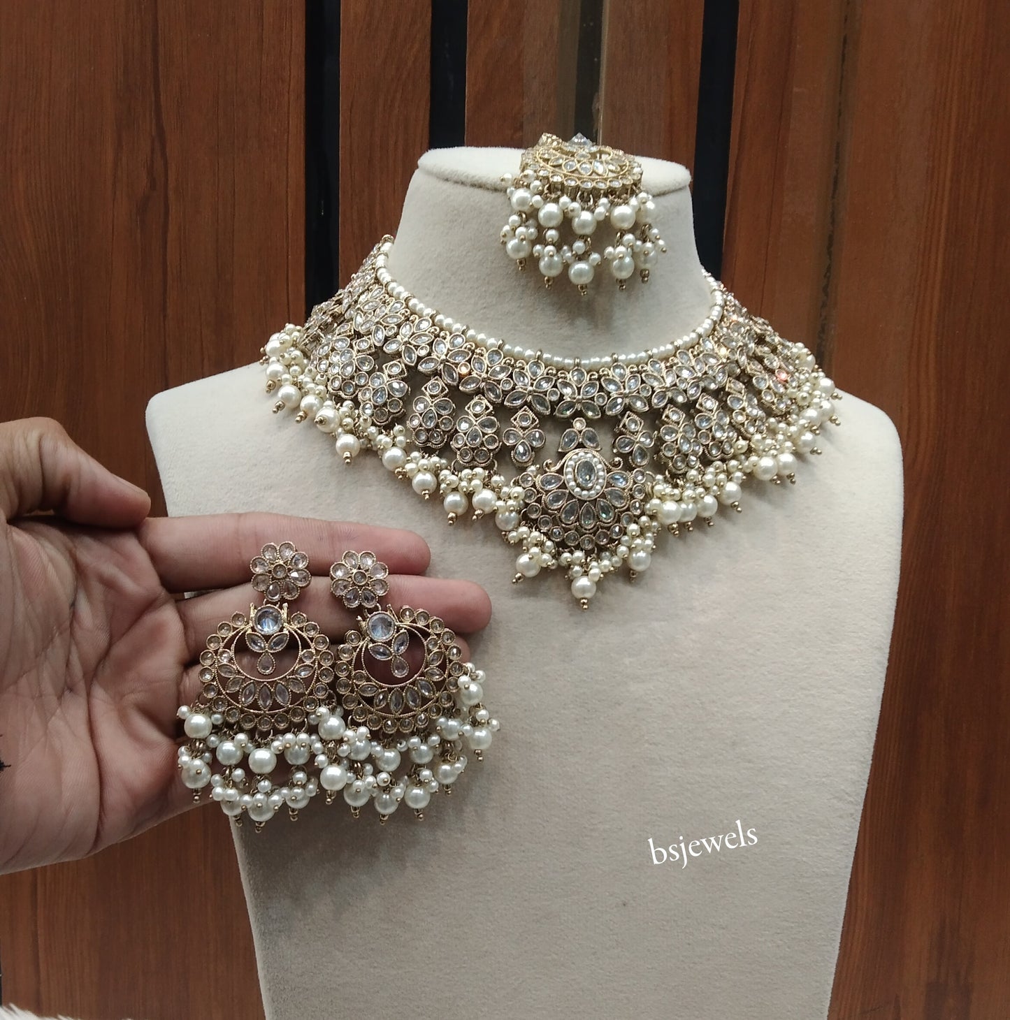 Antique White Necklace Harper sets