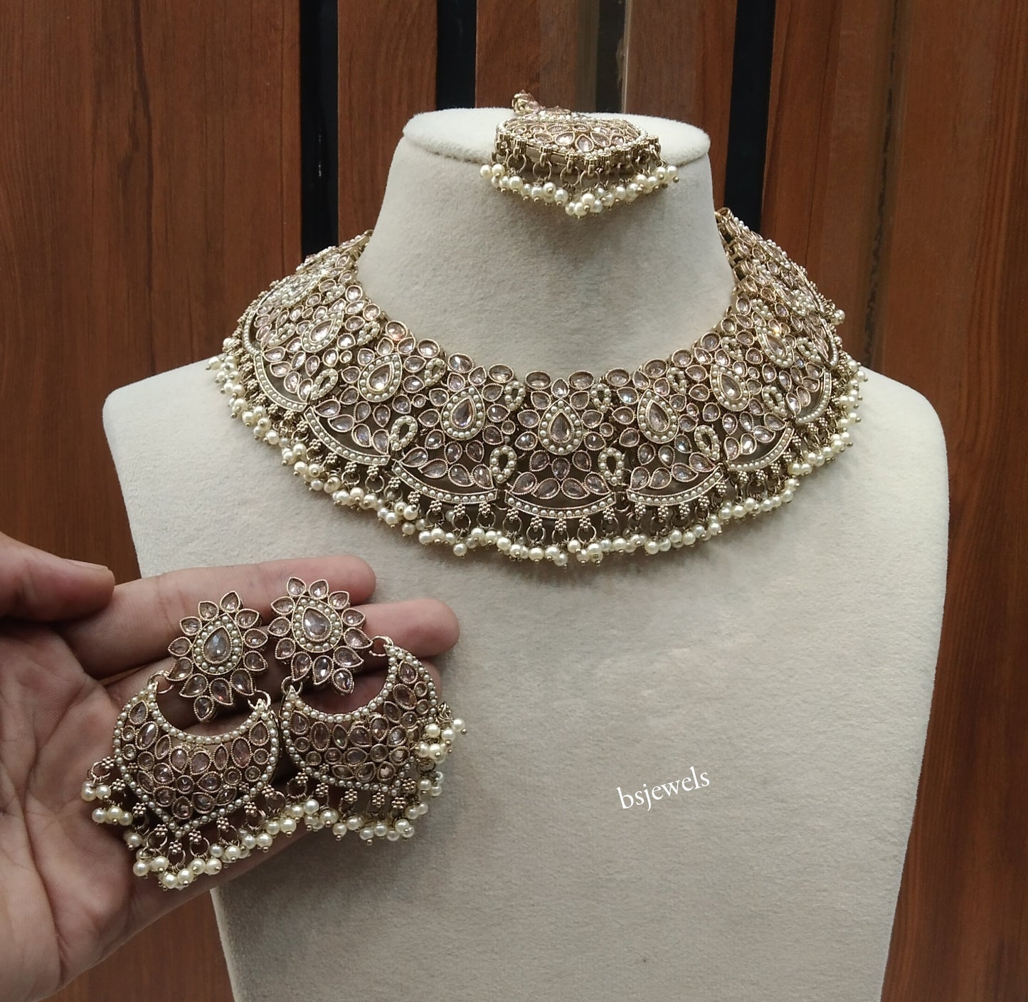 Antique White Necklace Harper sets