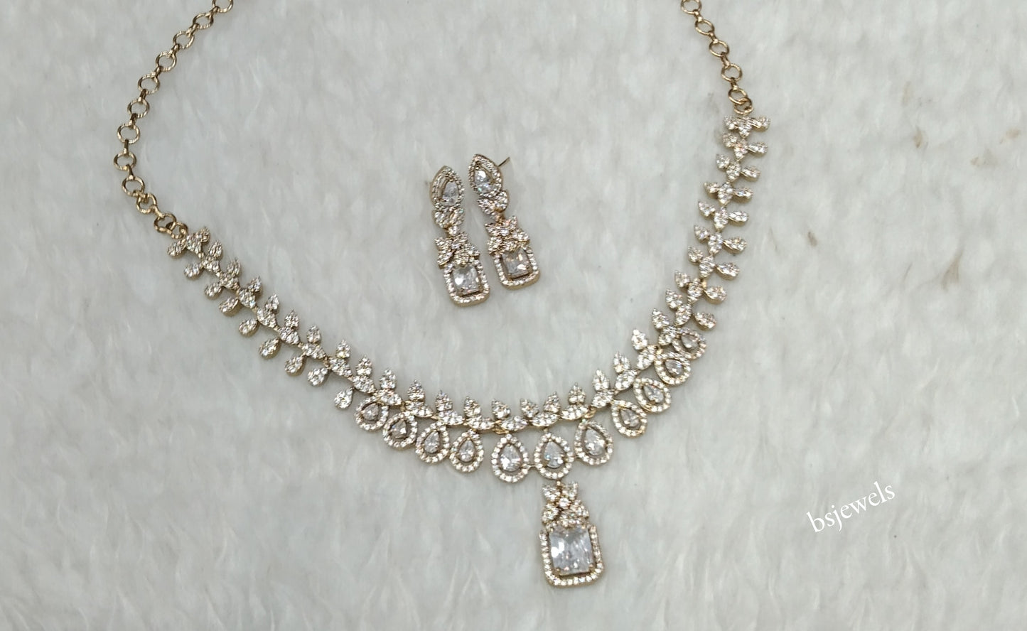 Antique White American Diamond Ad Emery Necklace Sets