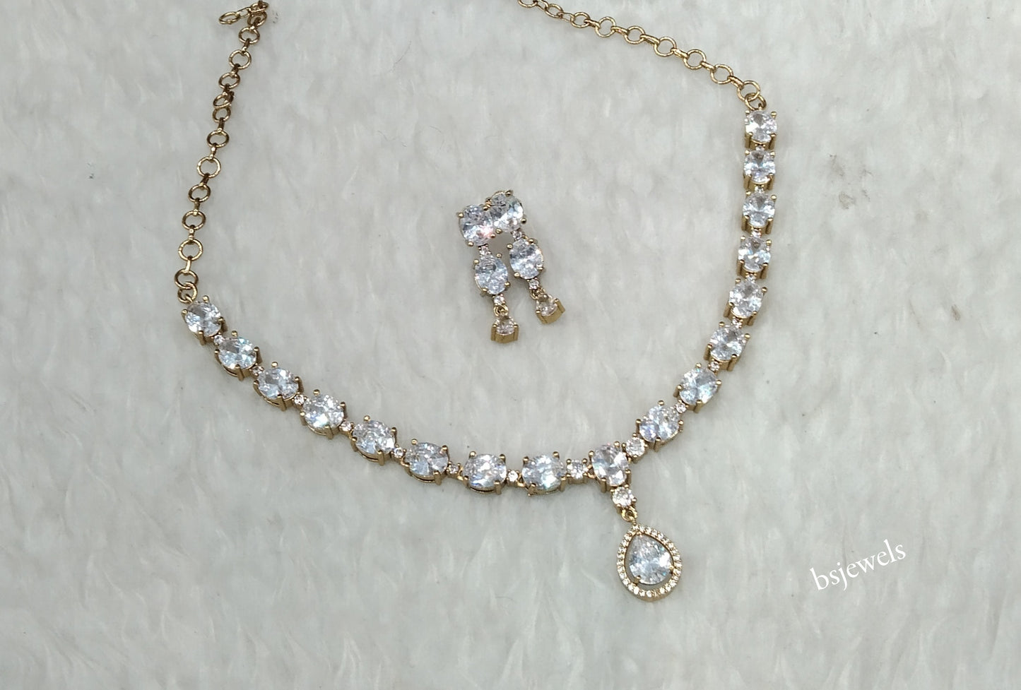 Antique White American Diamond Ad Finley Necklace Sets