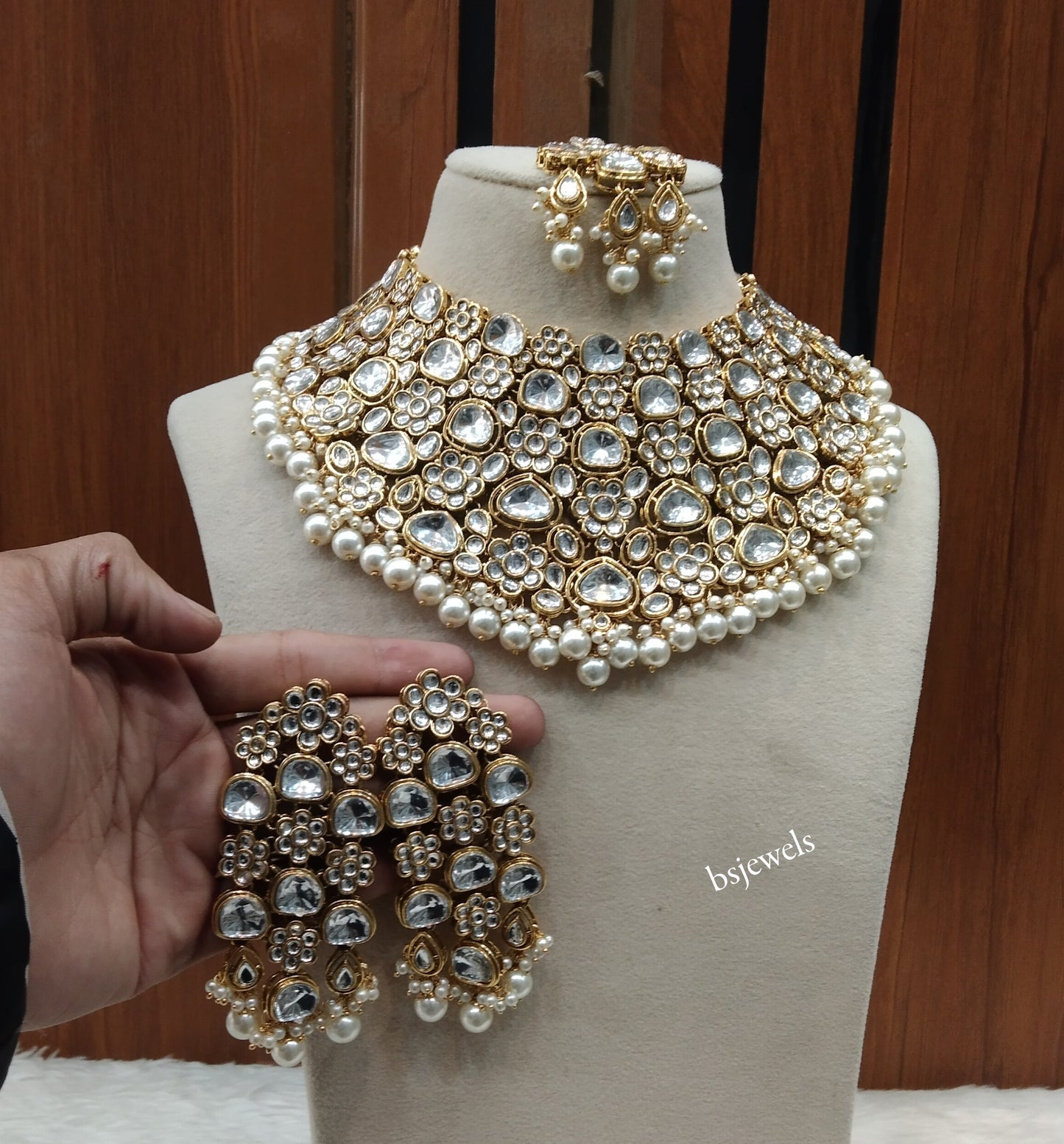 Antique Gold White Bridal Necklace Gifty Set