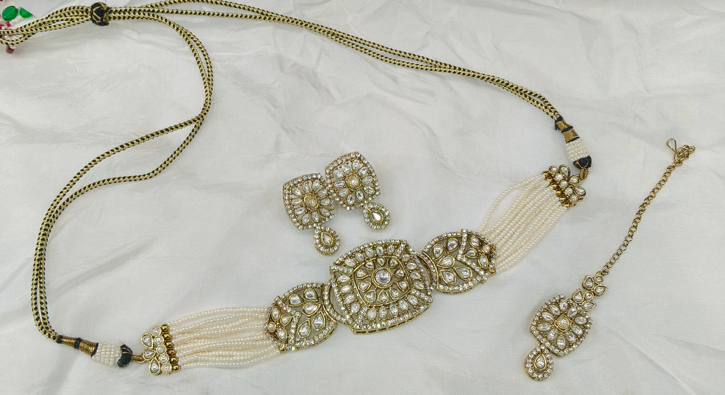 White Moissanite Kundan Choker Jewellery Gini Set