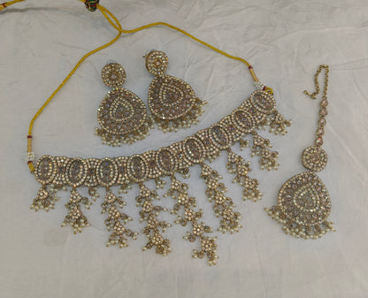 Antique Gold White Choker Jewellery Inder Set