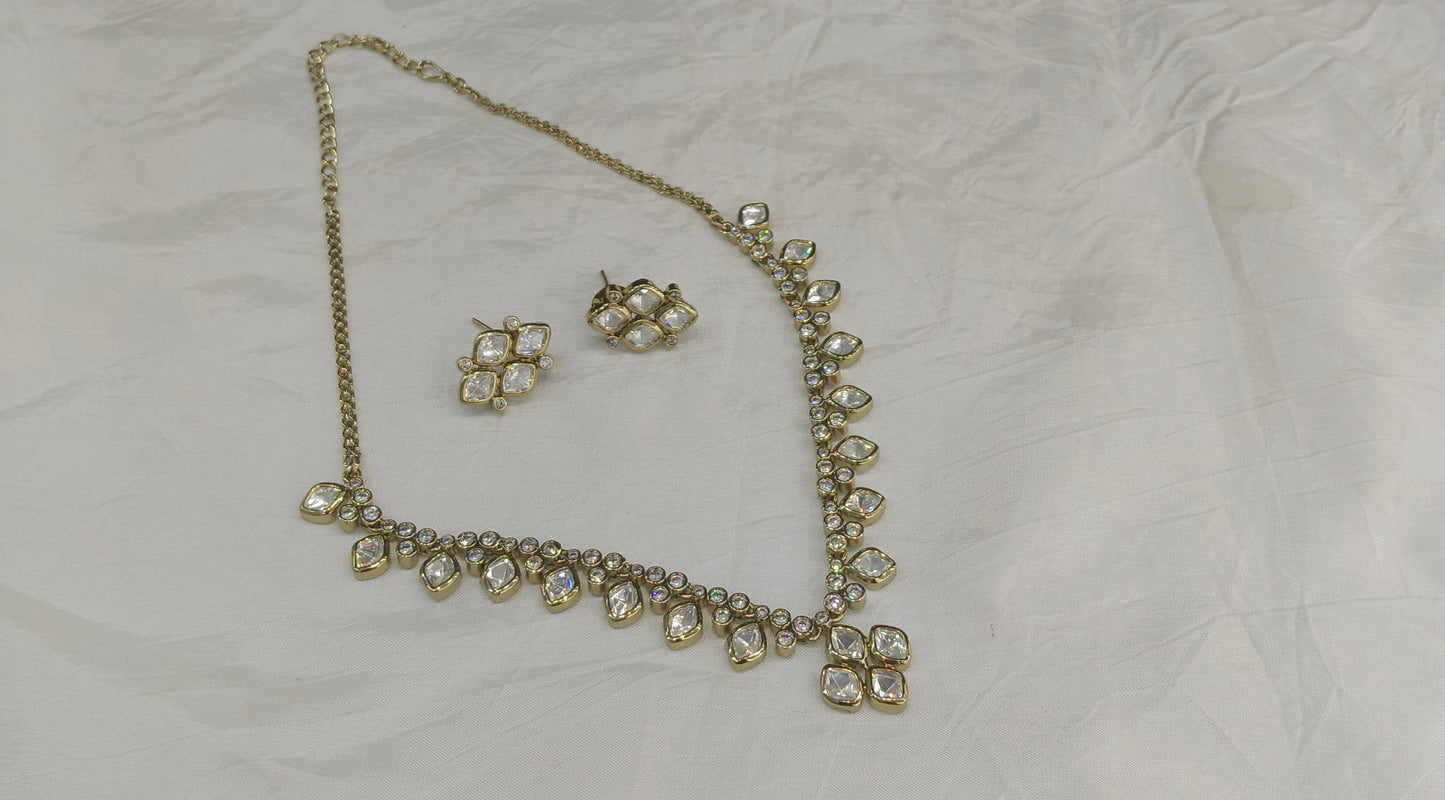 Antique Gold Kundan Necklace Jewellery Pumi Set