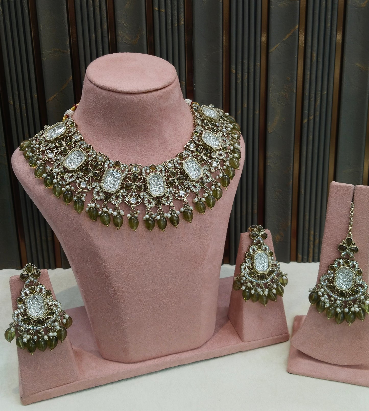 Antique Gold Mehndi Kundan Necklace Rony sets