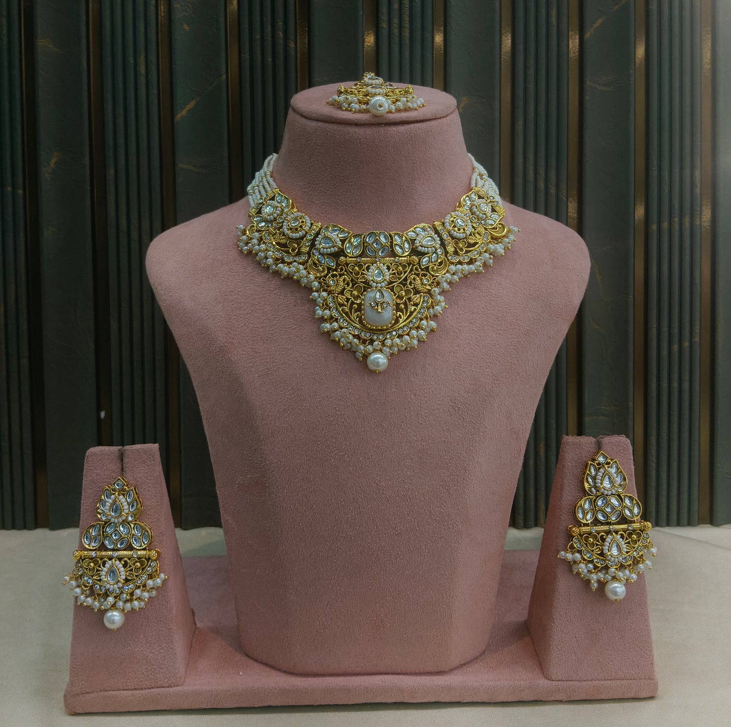 Gold White Kundan Necklace Gita sets