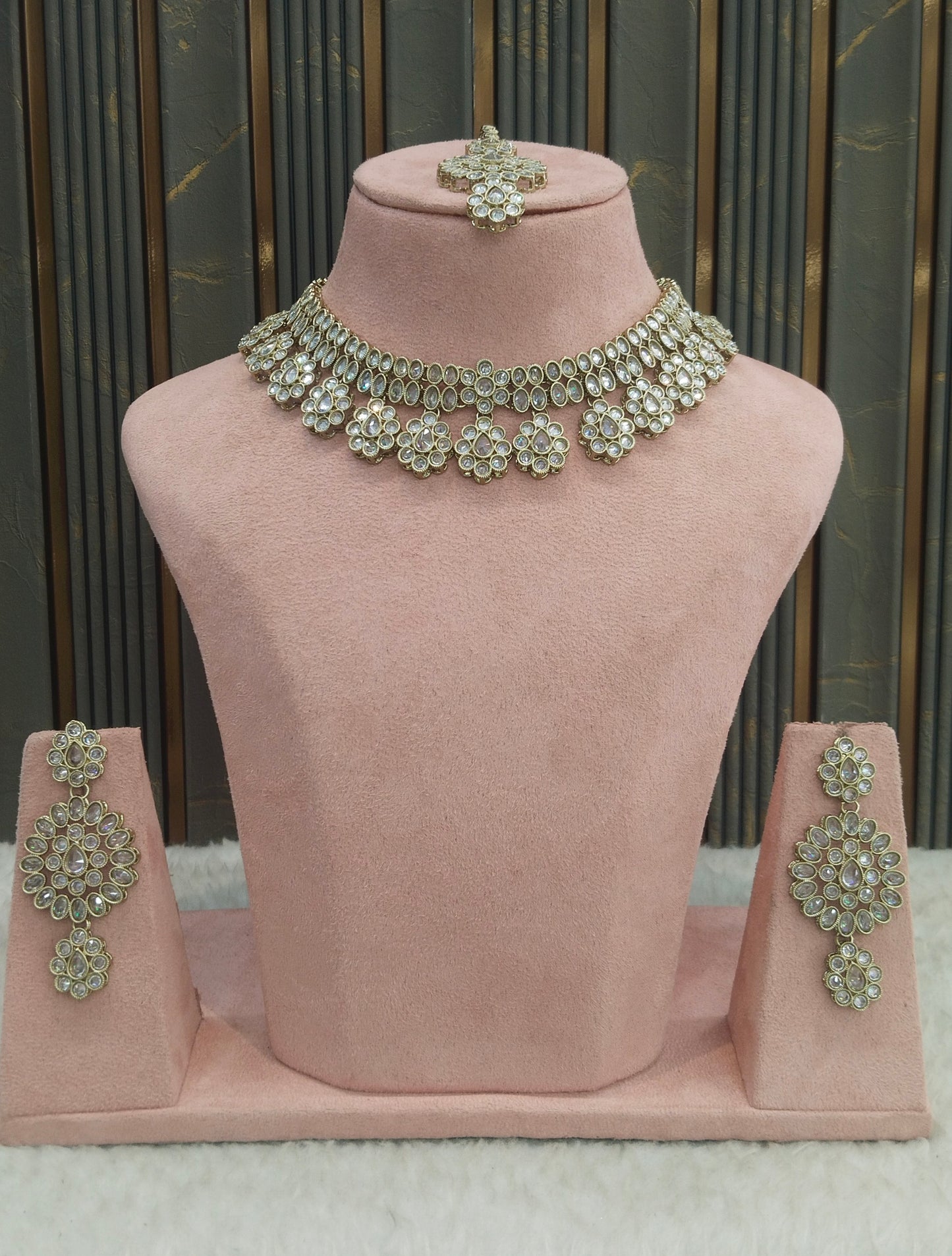 Antique White Necklace Jasnir sets