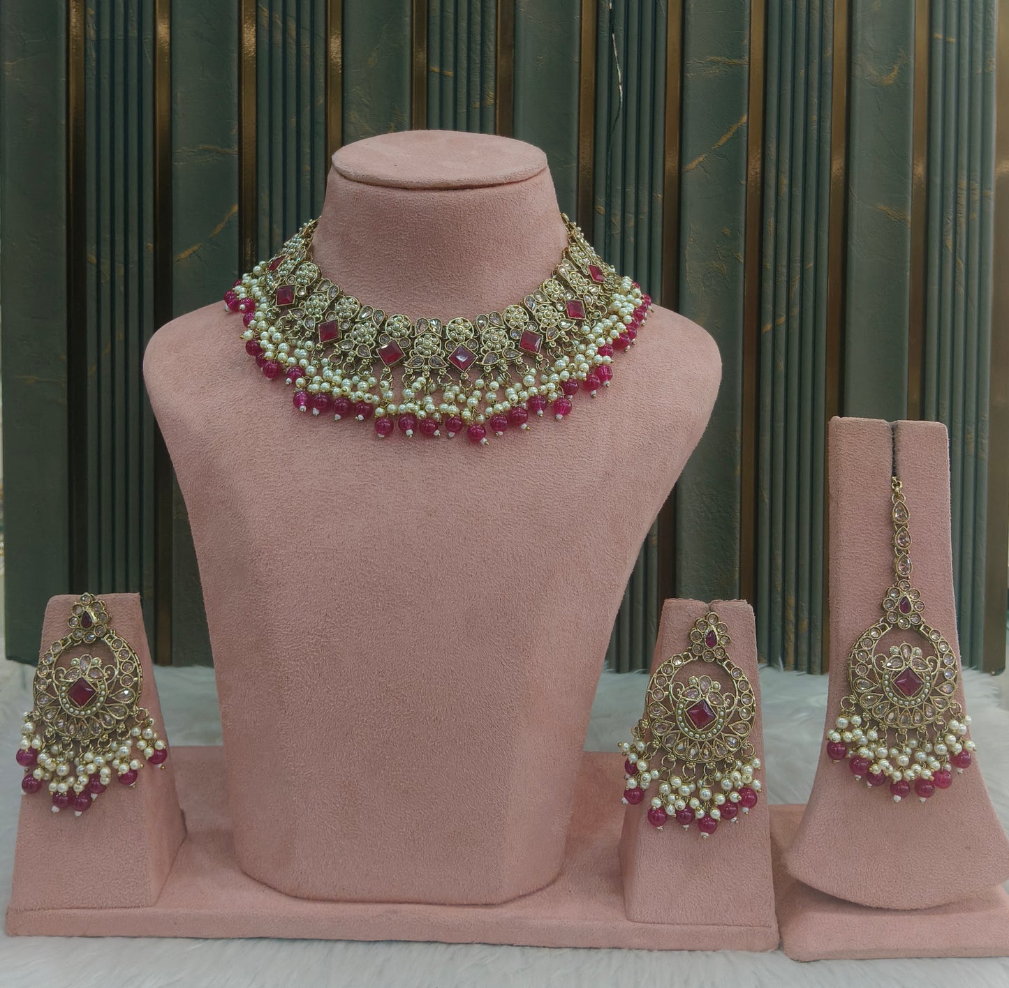 Magenta necklace Jewellery Anika Set