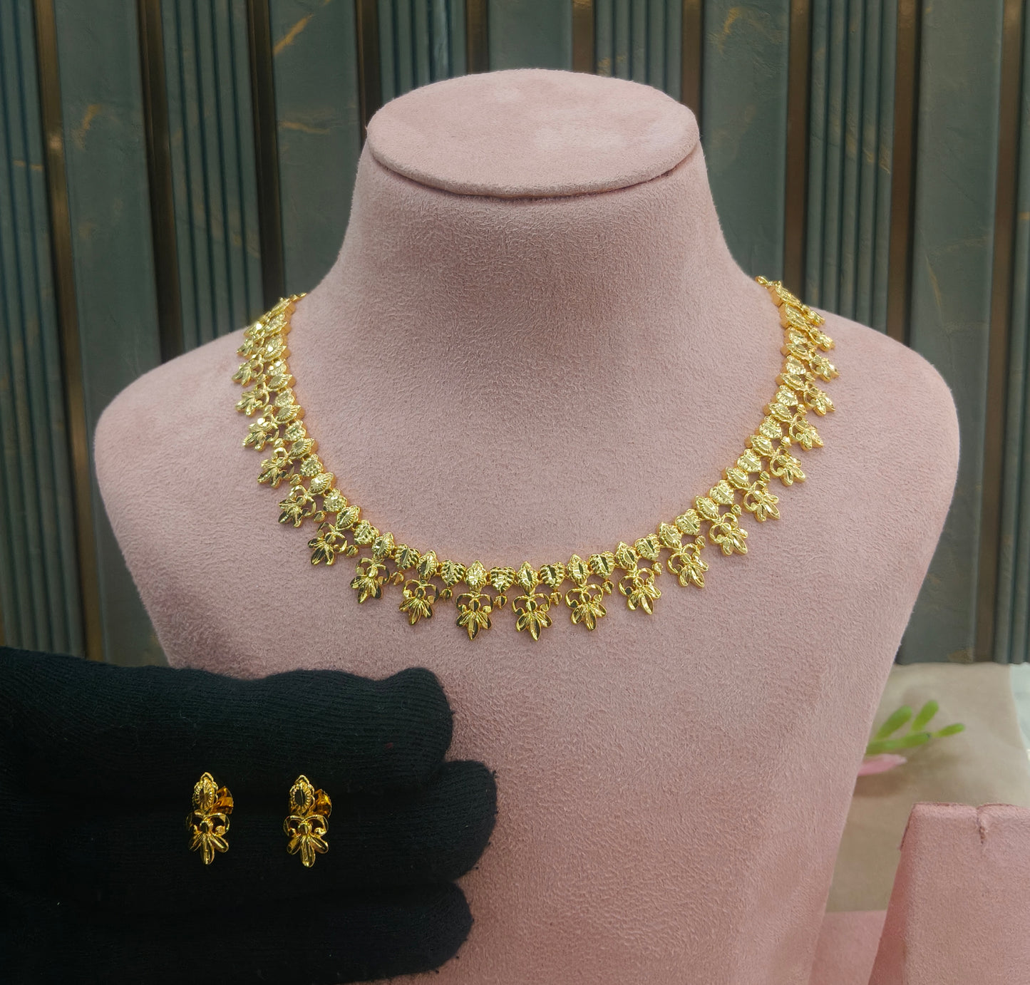 Gold Forming Jewellery Soni Necklace Set
