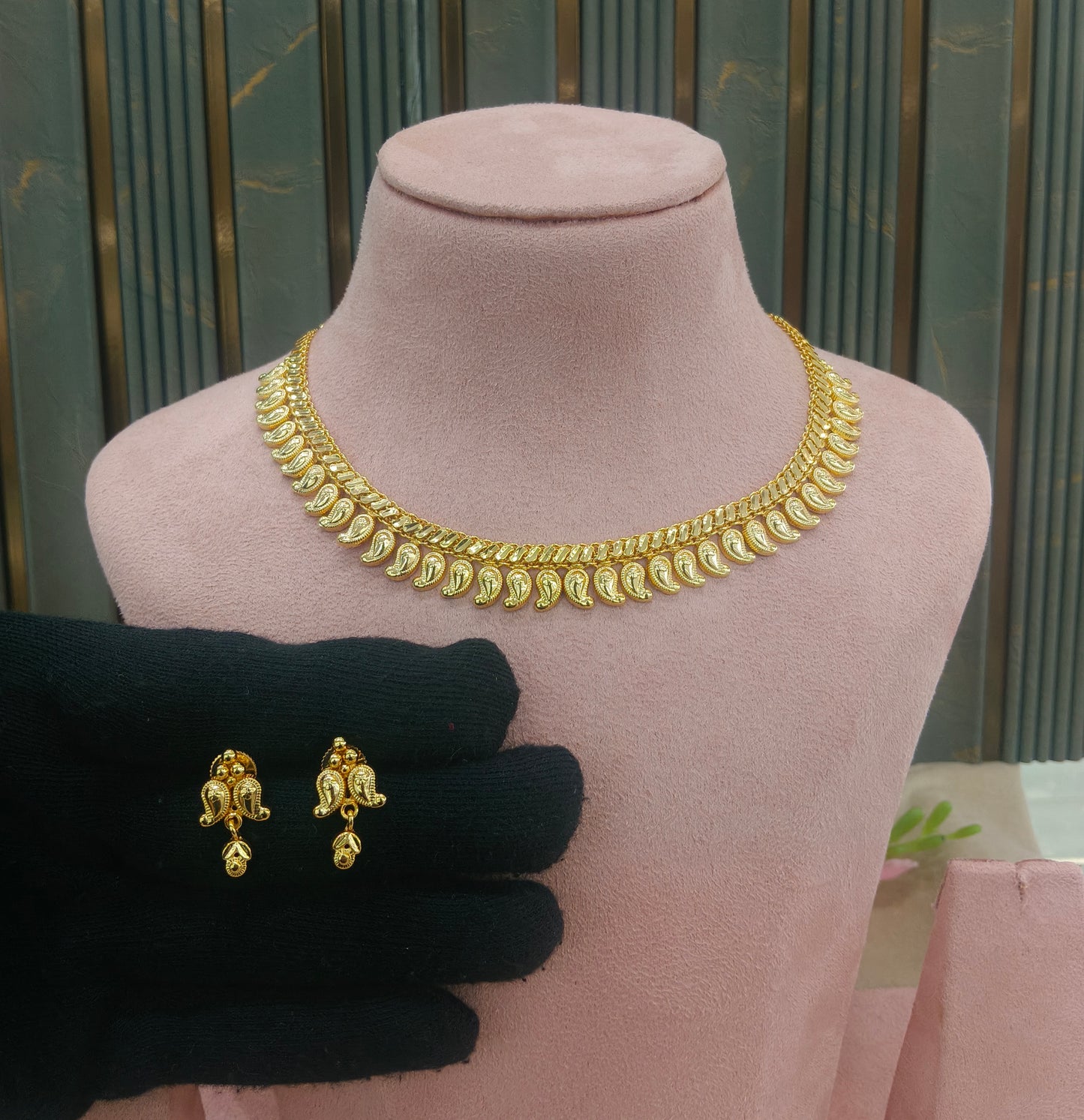 Gold Forming Jewellery Soni Necklace Set