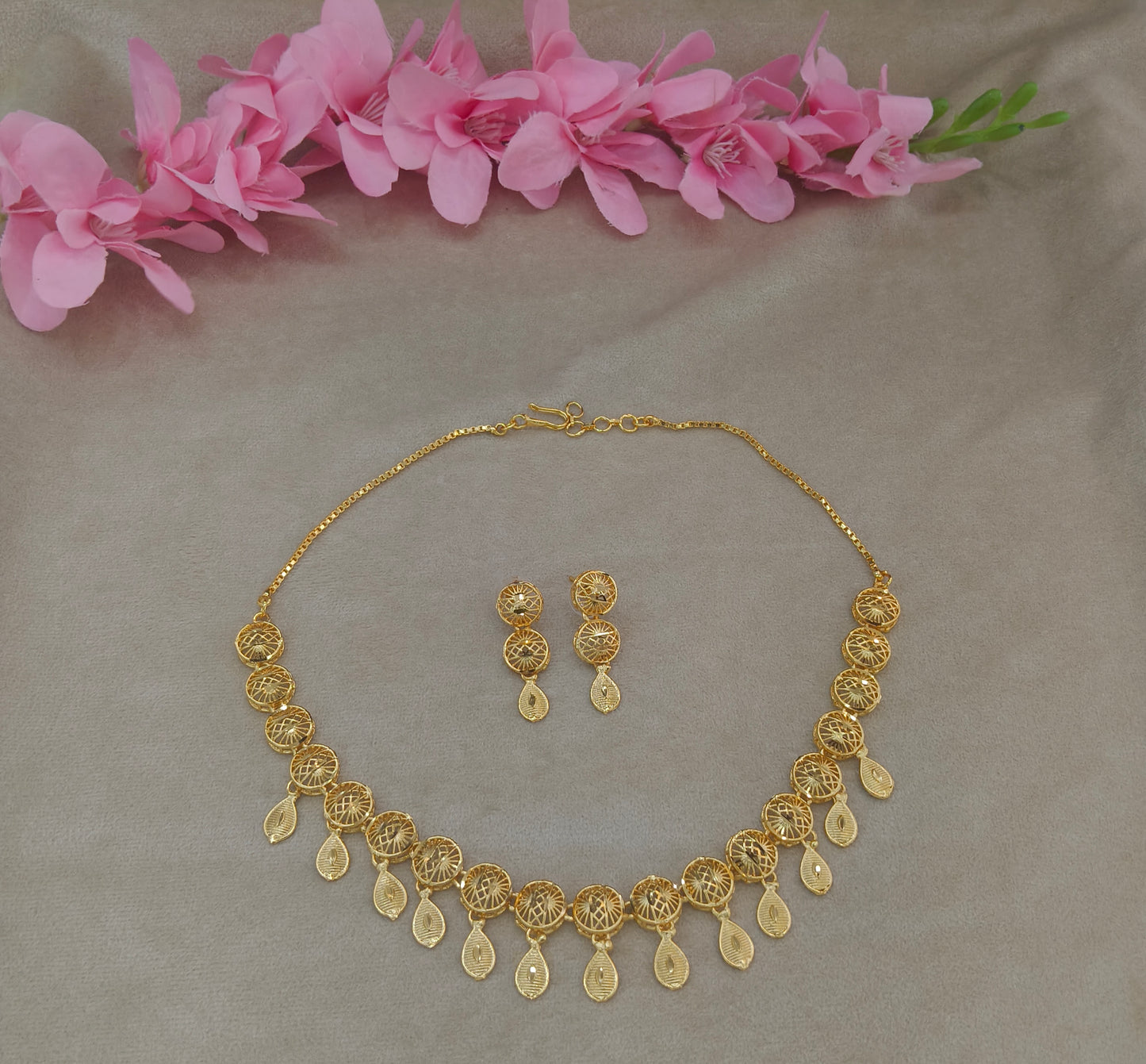 Gold Forming Jewellery Soni Necklace Set