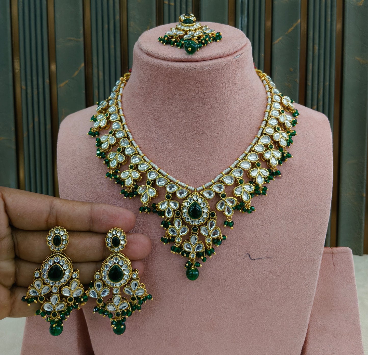 Gold Green Kundan Nacklace Shiza sets